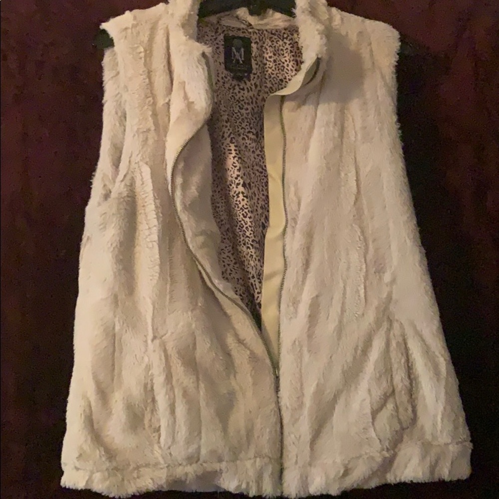 Faux fur cream color size Large